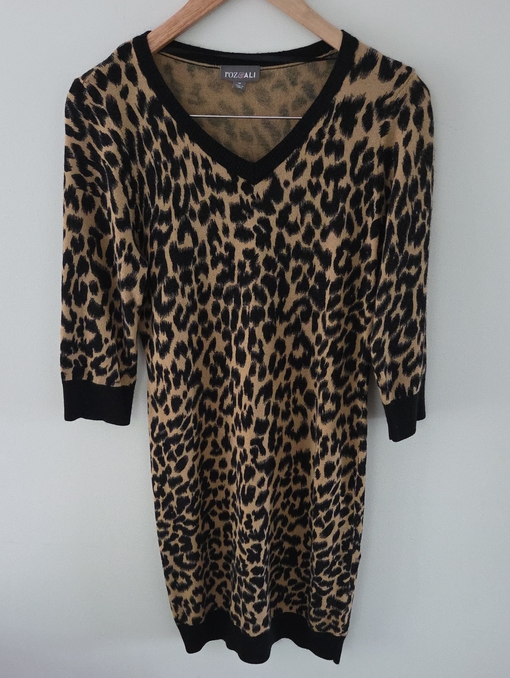 Roz & Ali Leopard Print V-Neck Sweater Dress - Black & Tan